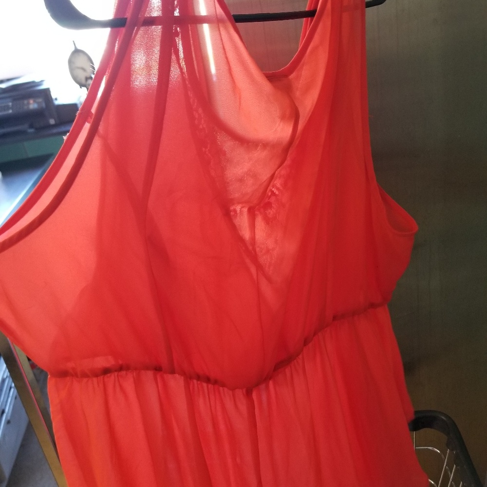Torrid tank - Picture 2 of 3